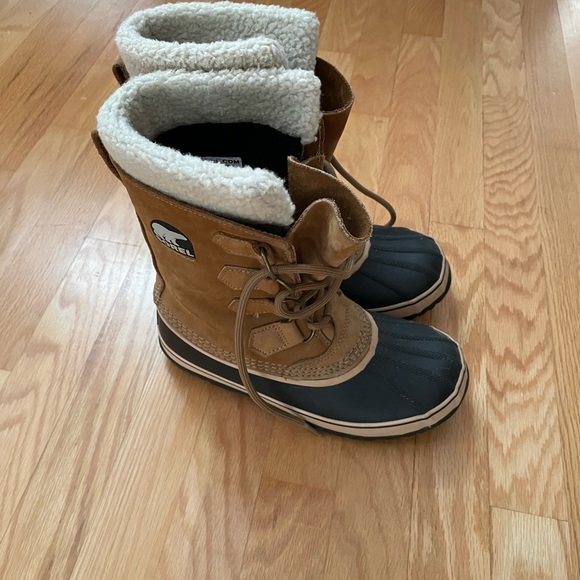 Sorel boots. Size 6 - Picture 2 of 5